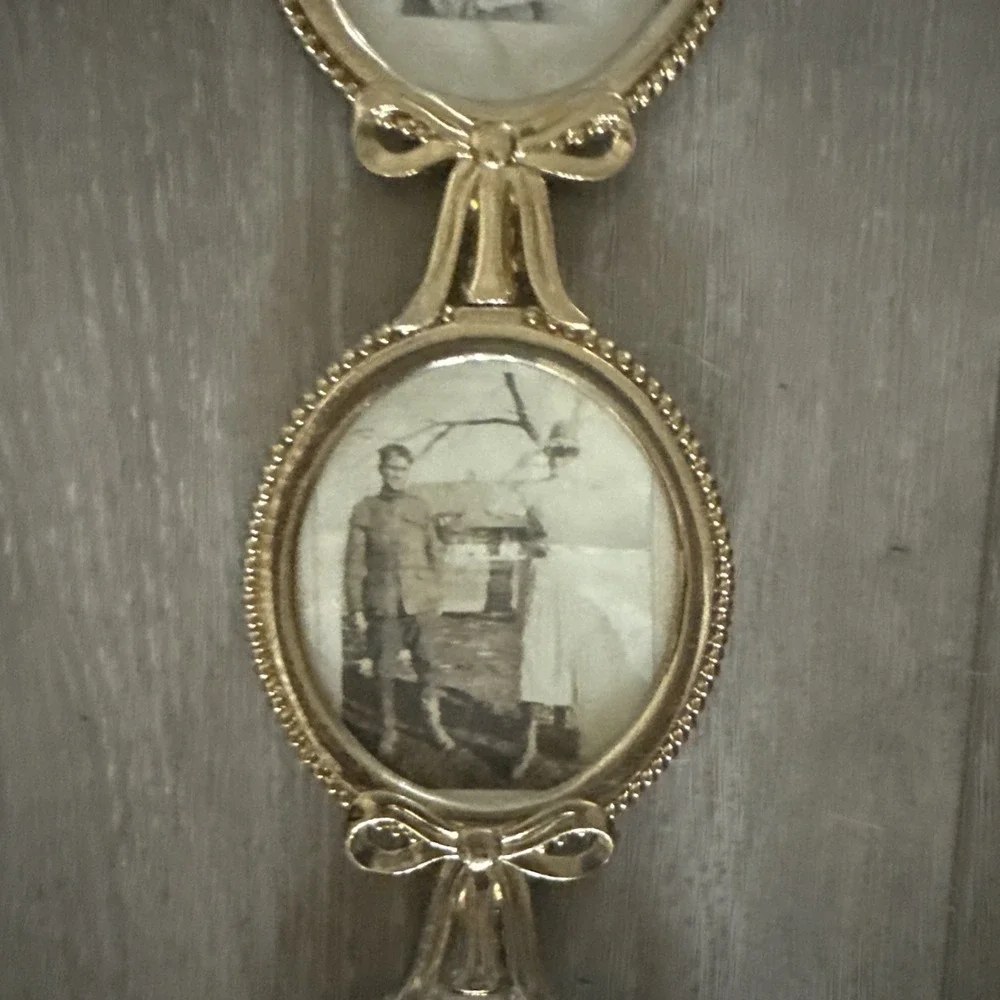 Vintage Bombay Company 3-Tiered Gold Toned Hanging Picture Frames 2
